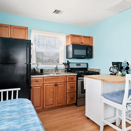 2 Houses Sleeps 10 - 2 Blocks To The Beach Boardwalk And Dinning